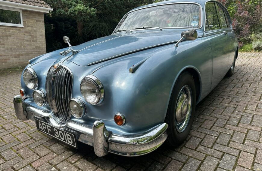 1964 Jaguar Mk II 2.4 MOD