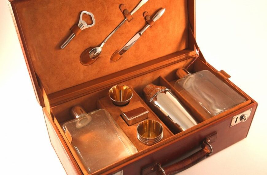 c.1920 German leather cased four person cocktail/drinks set