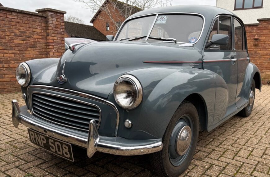 1956 Morris Minor Split Screen Saloon